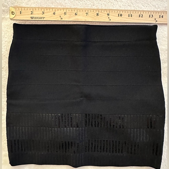 Guess Black skirt w sequins at bottom - Picture 6 of 7